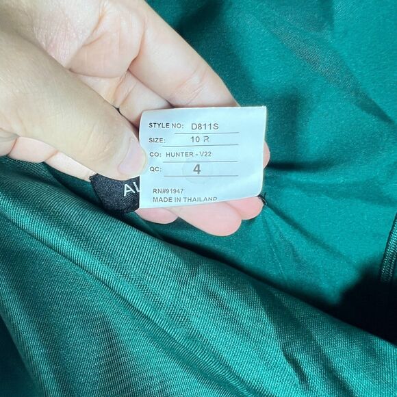 Alfred Sung Emerald Green Satin Gown 10 V-Neck Fit and Flare Formal Dress - Picture 4 of 8